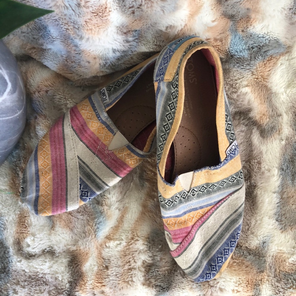 Toms - Picture 2 of 3
